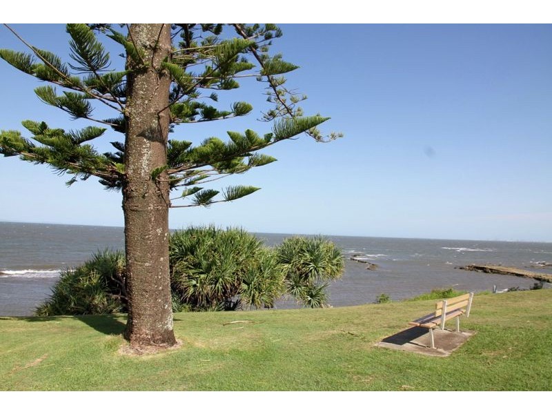 2/53 Ellen St, Woody Point QLD 4019