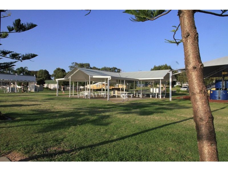 2/53 Ellen St, Woody Point QLD 4019