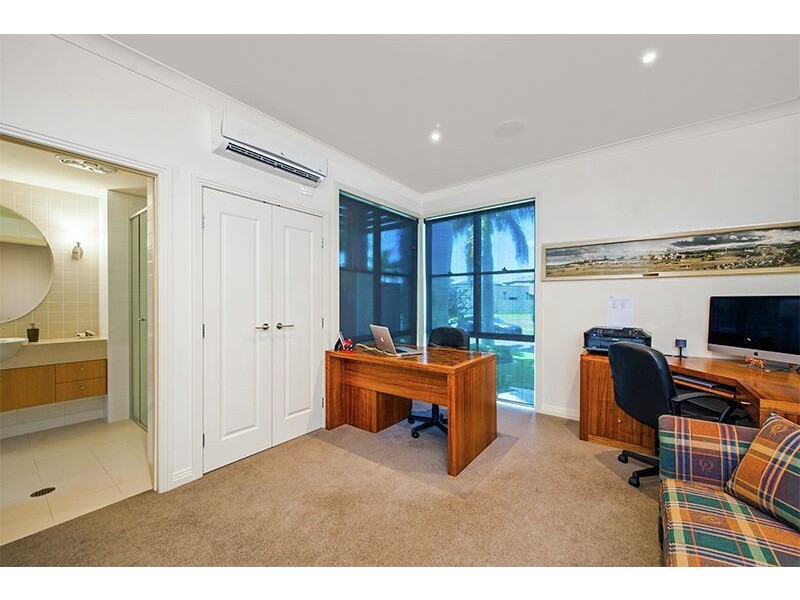 2158 Beaufort Way, Hope Island QLD 4212