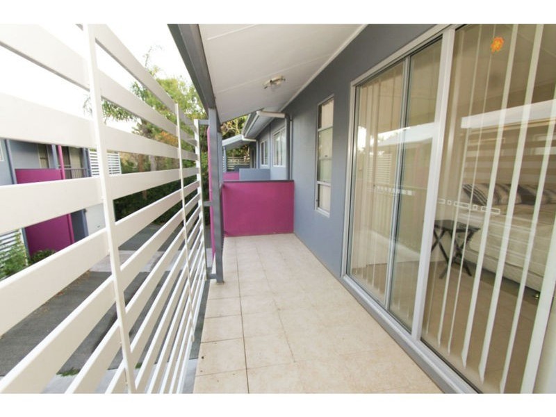 8/13-17 Caroline St, Woody Point QLD 4019