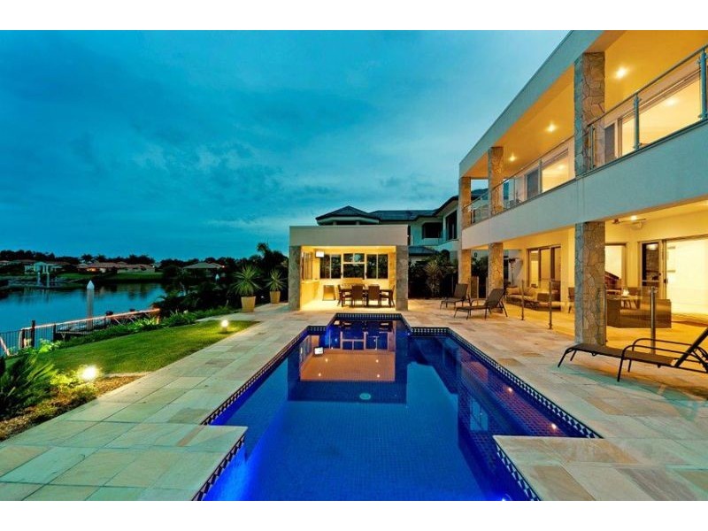 2327 Cressbrook Dr, Hope Island QLD 4212