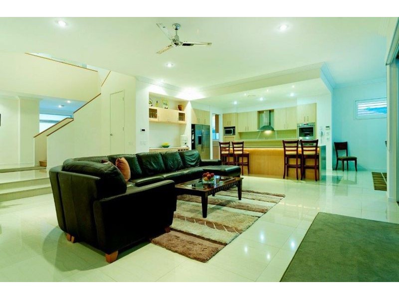 2327 Cressbrook Dr, Hope Island QLD 4212