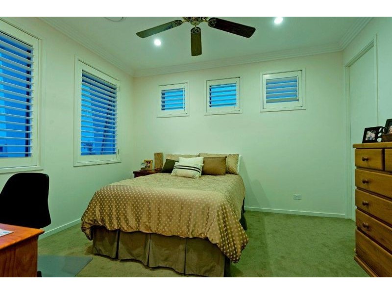 2327 Cressbrook Dr, Hope Island QLD 4212