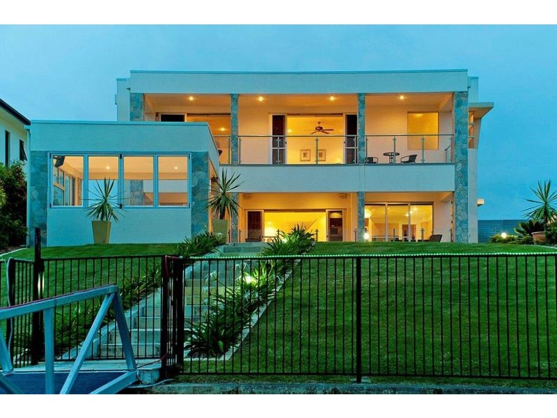 2327 Cressbrook Dr, Hope Island QLD 4212