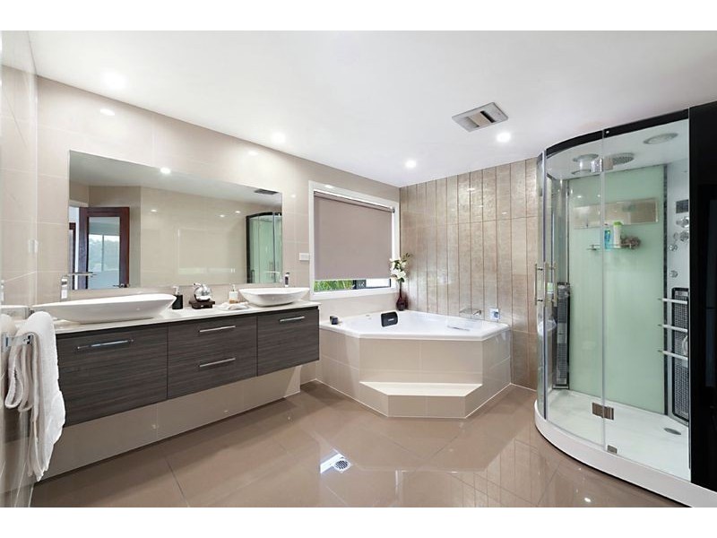 Hope Island QLD 4212