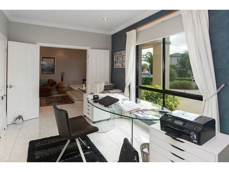 2114 Fernlea Cl, Hope Island QLD 4212