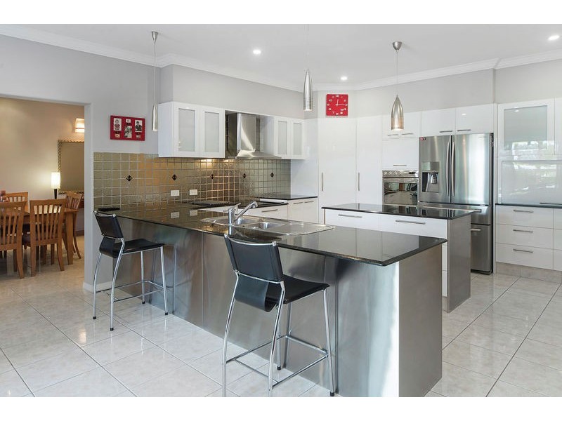 2114 Fernlea Cl, Hope Island QLD 4212
