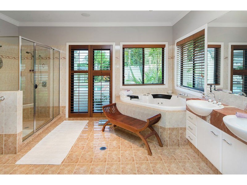 2114 Fernlea Cl, Hope Island QLD 4212