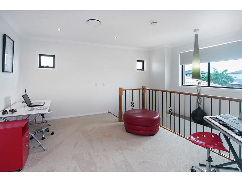 2114 Fernlea Cl, Hope Island QLD 4212