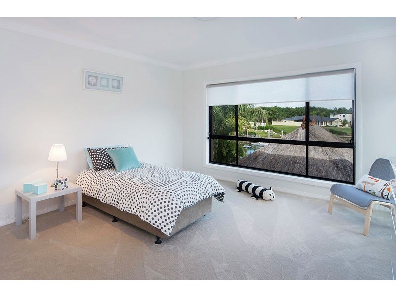 2114 Fernlea Cl, Hope Island QLD 4212