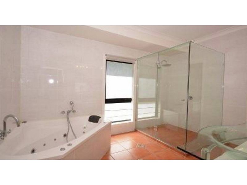 3152 Riverleigh Dr, Hope Island QLD 4212