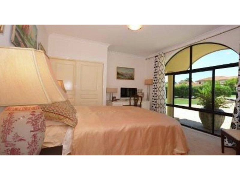 3152 Riverleigh Dr, Hope Island QLD 4212