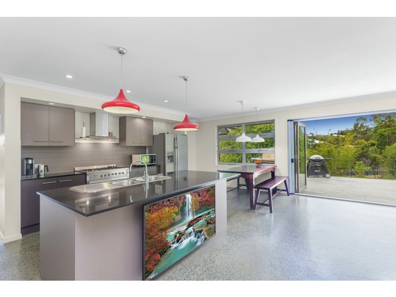 1 Gracie Ct, Cashmere QLD 4500