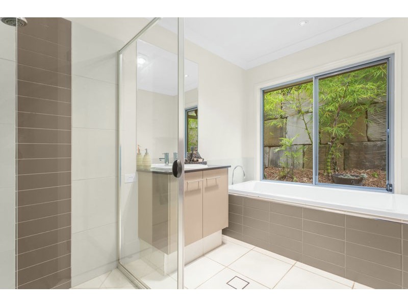 1 Gracie Ct, Cashmere QLD 4500