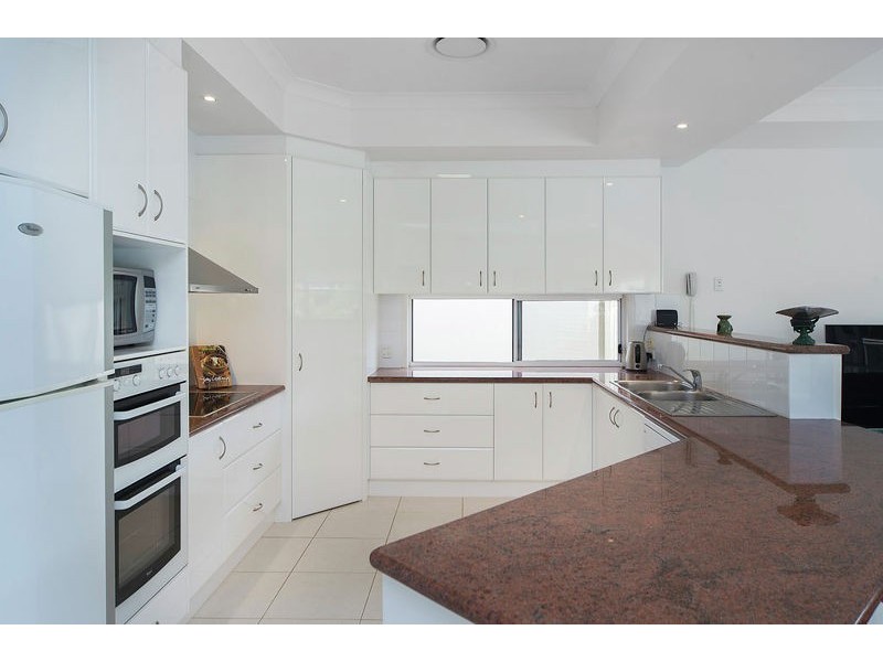 2118 Fernlea Cl, Hope Island QLD 4212