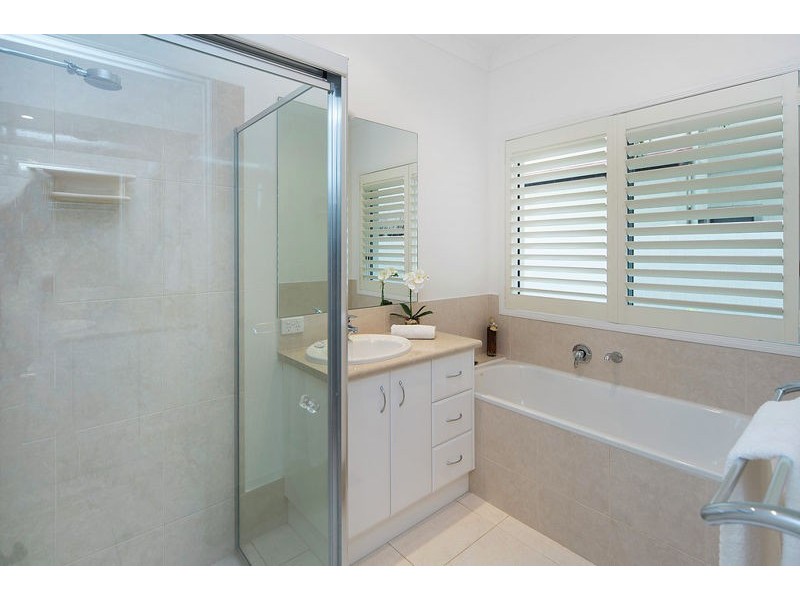 2118 Fernlea Cl, Hope Island QLD 4212