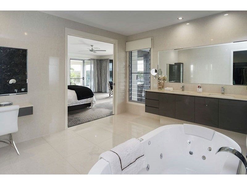 2602 Gracemere Cct North, Hope Island QLD 4212