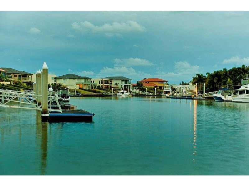 2327 Cressbrook Dr, Hope Island QLD 4212