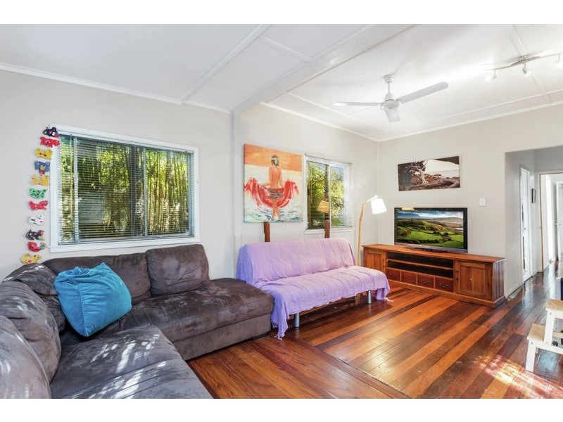 19 Inglis St, Woody Point QLD 4019