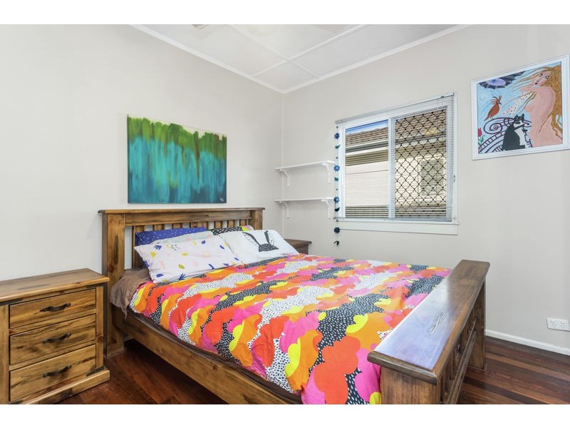 19 Inglis St, Woody Point QLD 4019