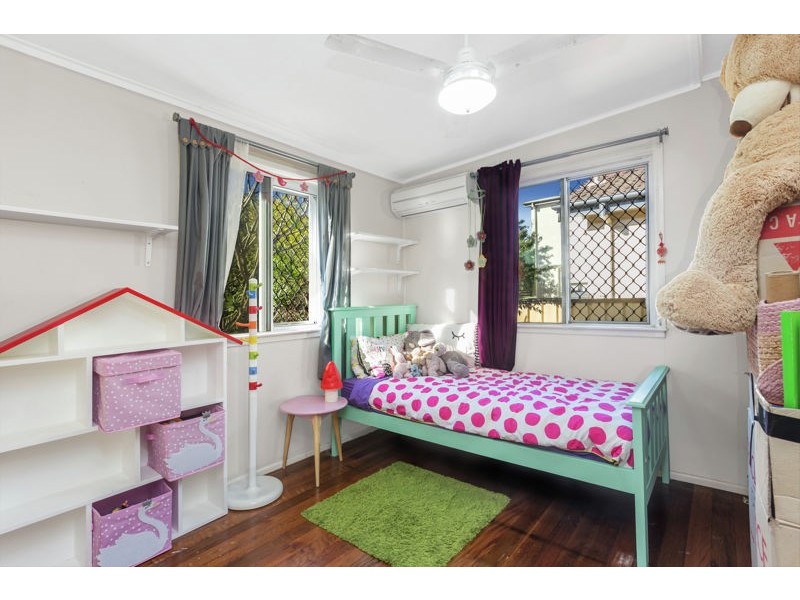 19 Inglis St, Woody Point QLD 4019