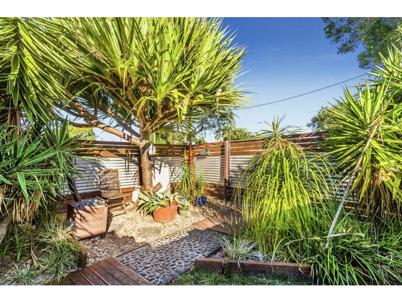 19 Inglis St, Woody Point QLD 4019