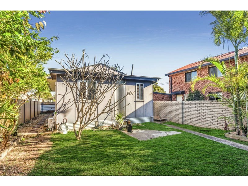 19 Inglis St, Woody Point QLD 4019