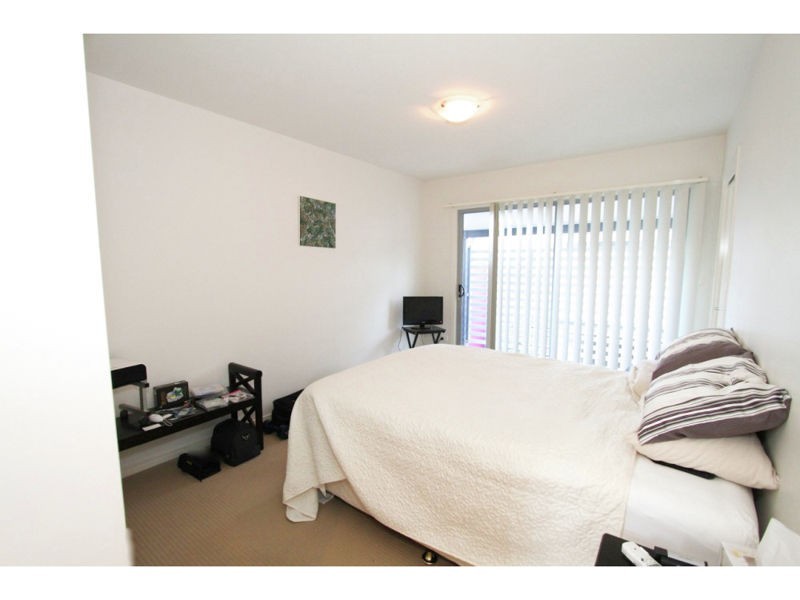 8/13-17 Caroline St, Woody Point QLD 4019