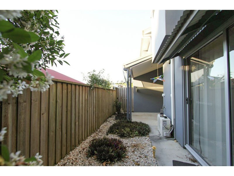 8/13-17 Caroline St, Woody Point QLD 4019