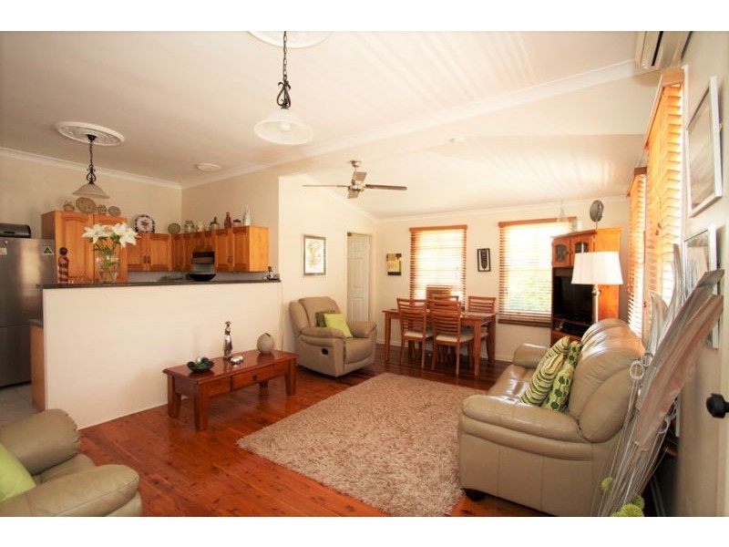 87 Arthur St, Woody Point QLD 4019