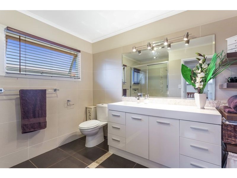 20 Peter St, Strathpine QLD 4500