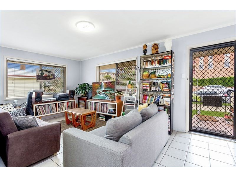 1/30 Ninth Ave, Coorparoo QLD 4151