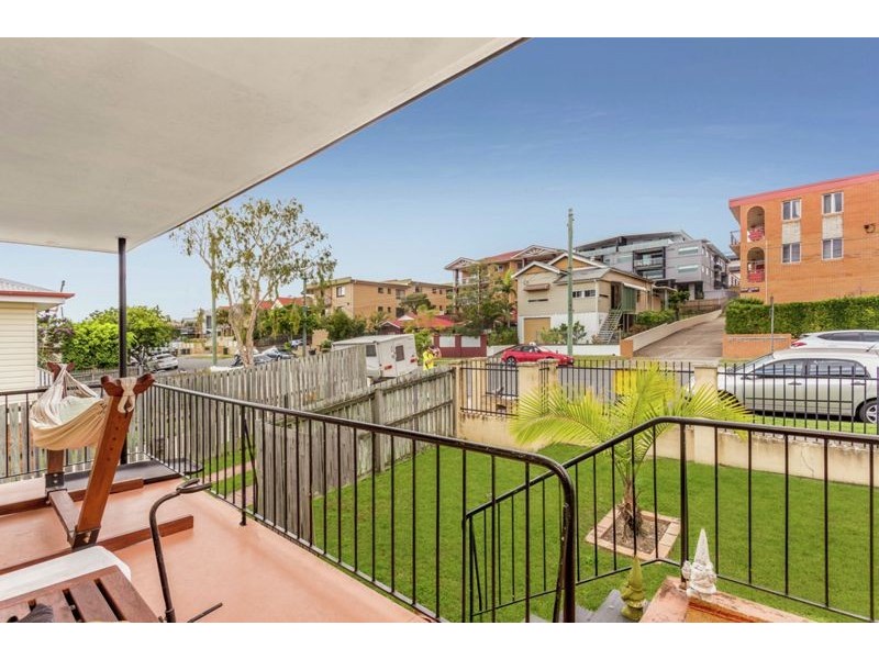 1/30 Ninth Ave, Coorparoo QLD 4151