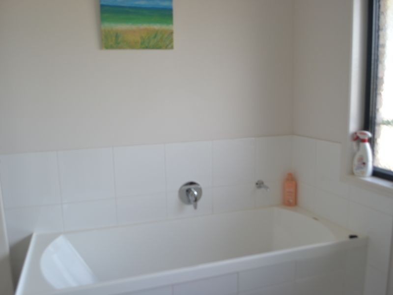 4 Haslingden Park Dr, Lowood QLD 4311