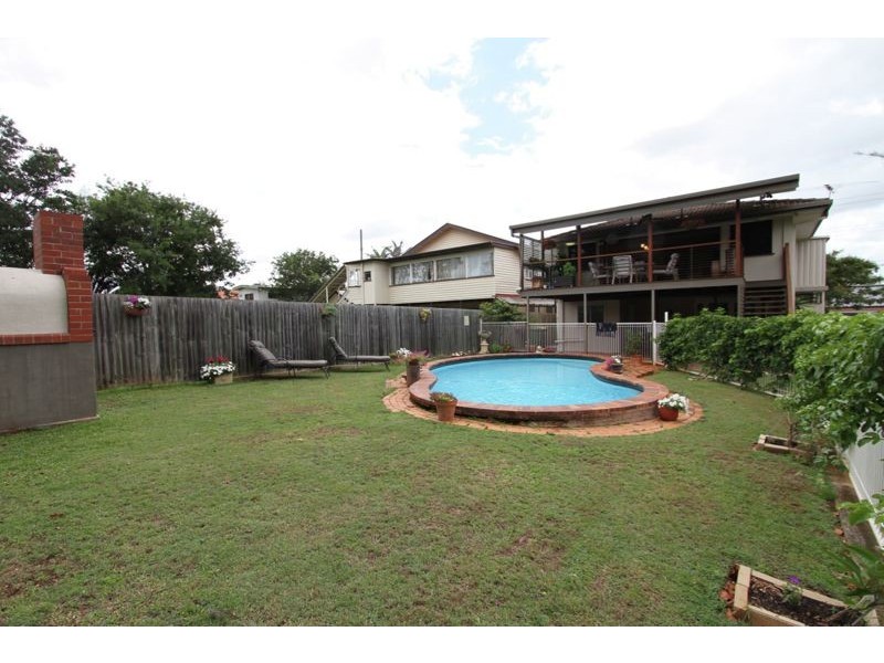 88 Arthur St, Woody Point QLD 4019