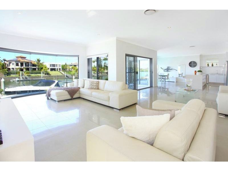 2637 Yanderra Close, Hope Island QLD 4212