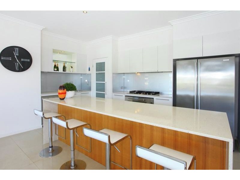 2637 Yanderra Close, Hope Island QLD 4212