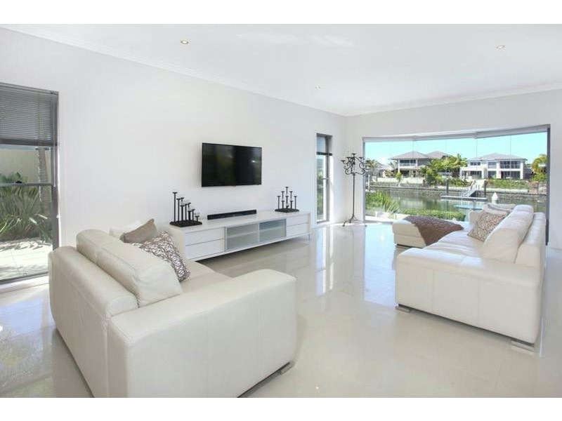 2637 Yanderra Close, Hope Island QLD 4212