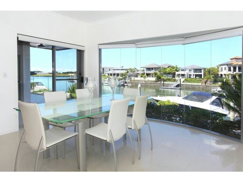 2637 Yanderra Close, Hope Island QLD 4212