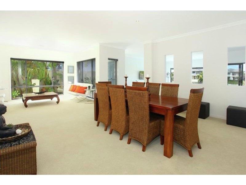 2637 Yanderra Close, Hope Island QLD 4212