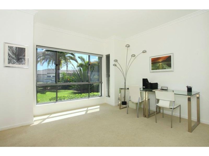 2637 Yanderra Close, Hope Island QLD 4212