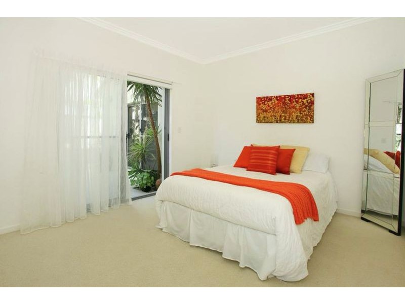 2637 Yanderra Close, Hope Island QLD 4212