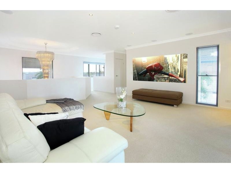 2637 Yanderra Close, Hope Island QLD 4212