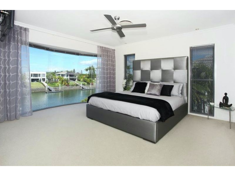 2637 Yanderra Close, Hope Island QLD 4212