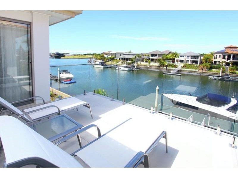 2637 Yanderra Close, Hope Island QLD 4212