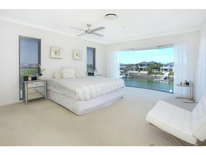 2637 Yanderra Close, Hope Island QLD 4212