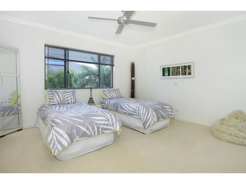 2637 Yanderra Close, Hope Island QLD 4212