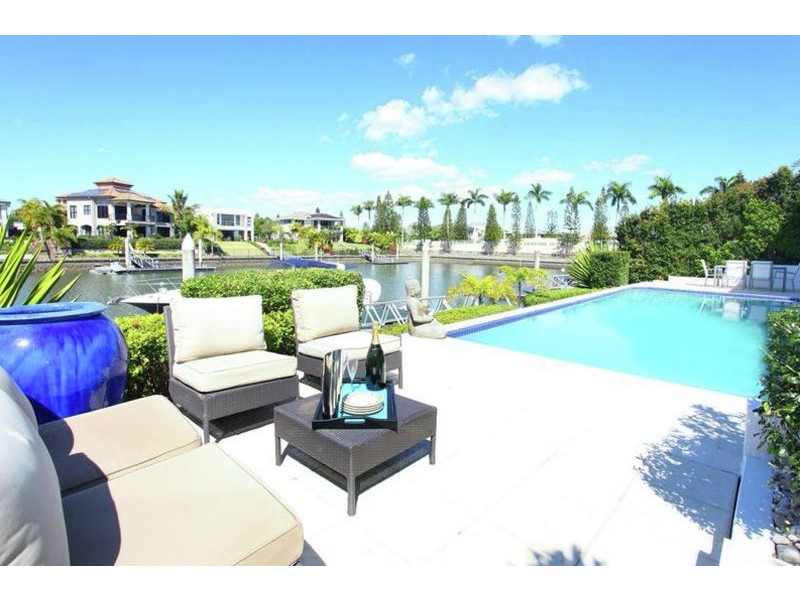 2637 Yanderra Close, Hope Island QLD 4212