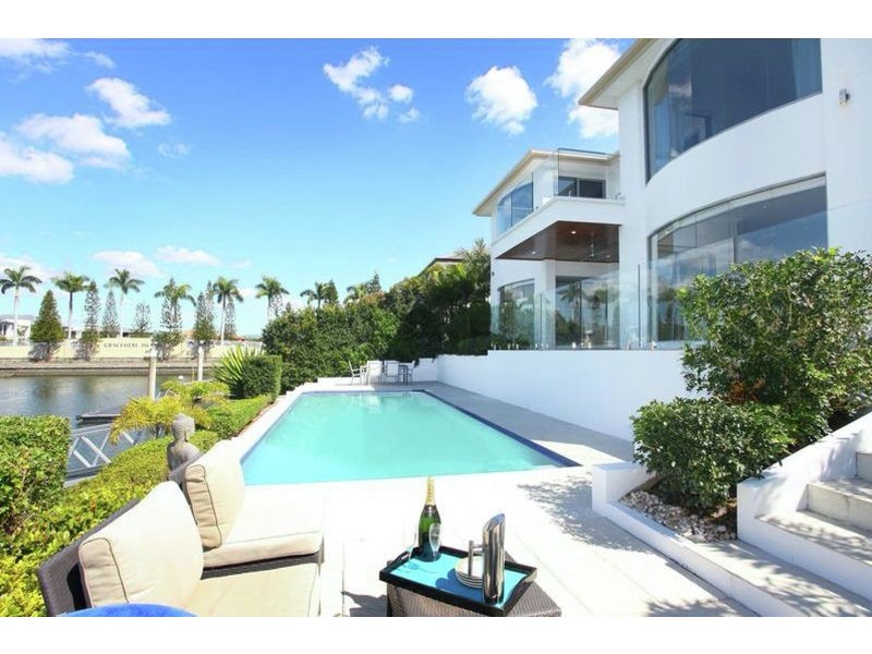 2637 Yanderra Close, Hope Island QLD 4212