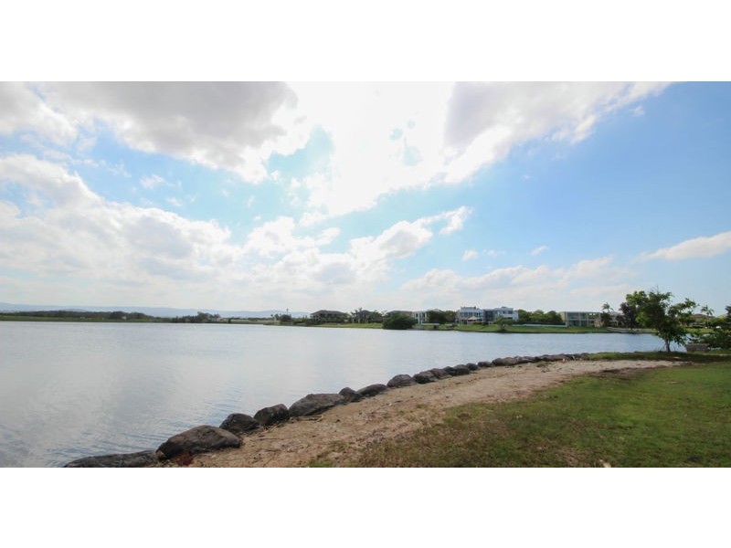 7 Pearl Beach Drive, Helensvale QLD 4212